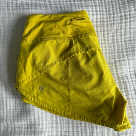 Lululemon size 4  - 2.5 inch shorts - Picture 1 of 4